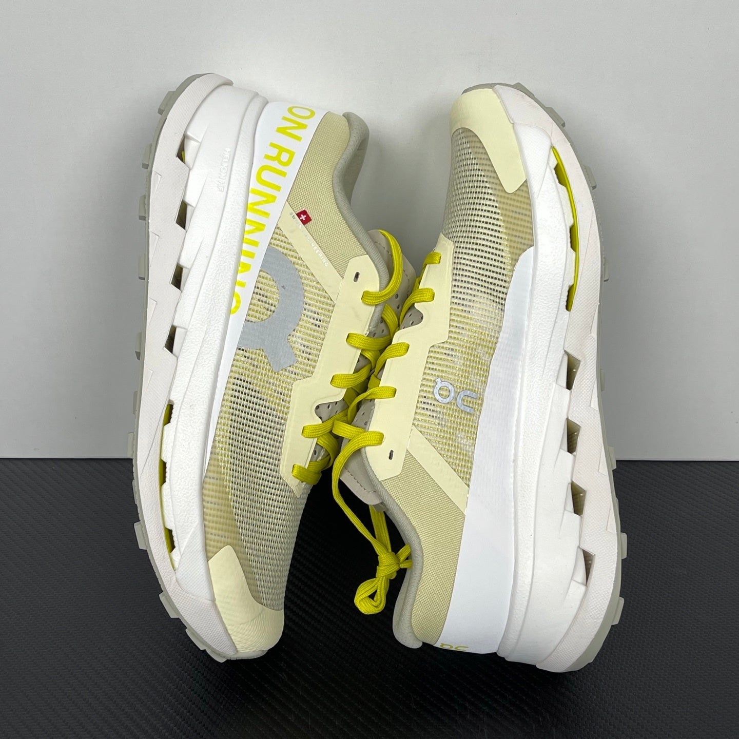 On Cloudultra 3 - Pelican / White