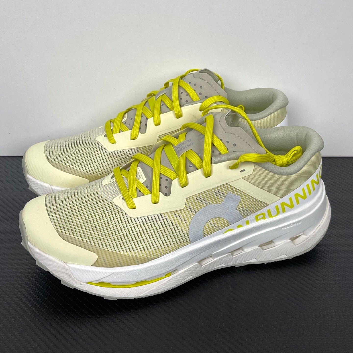 On Cloudultra 3 - Pelican / White