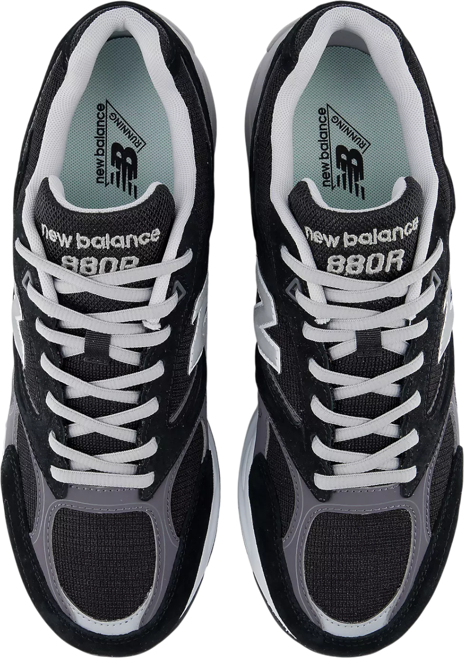 New Balance 880R Black